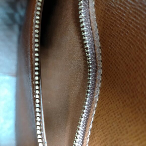 Authentic Louis Vuitton Saint Cloud GM Brown Monogram Shoulder Bag mn600-121325 - Picture 14 of 16